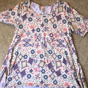 NWOT Lularoe perfect T